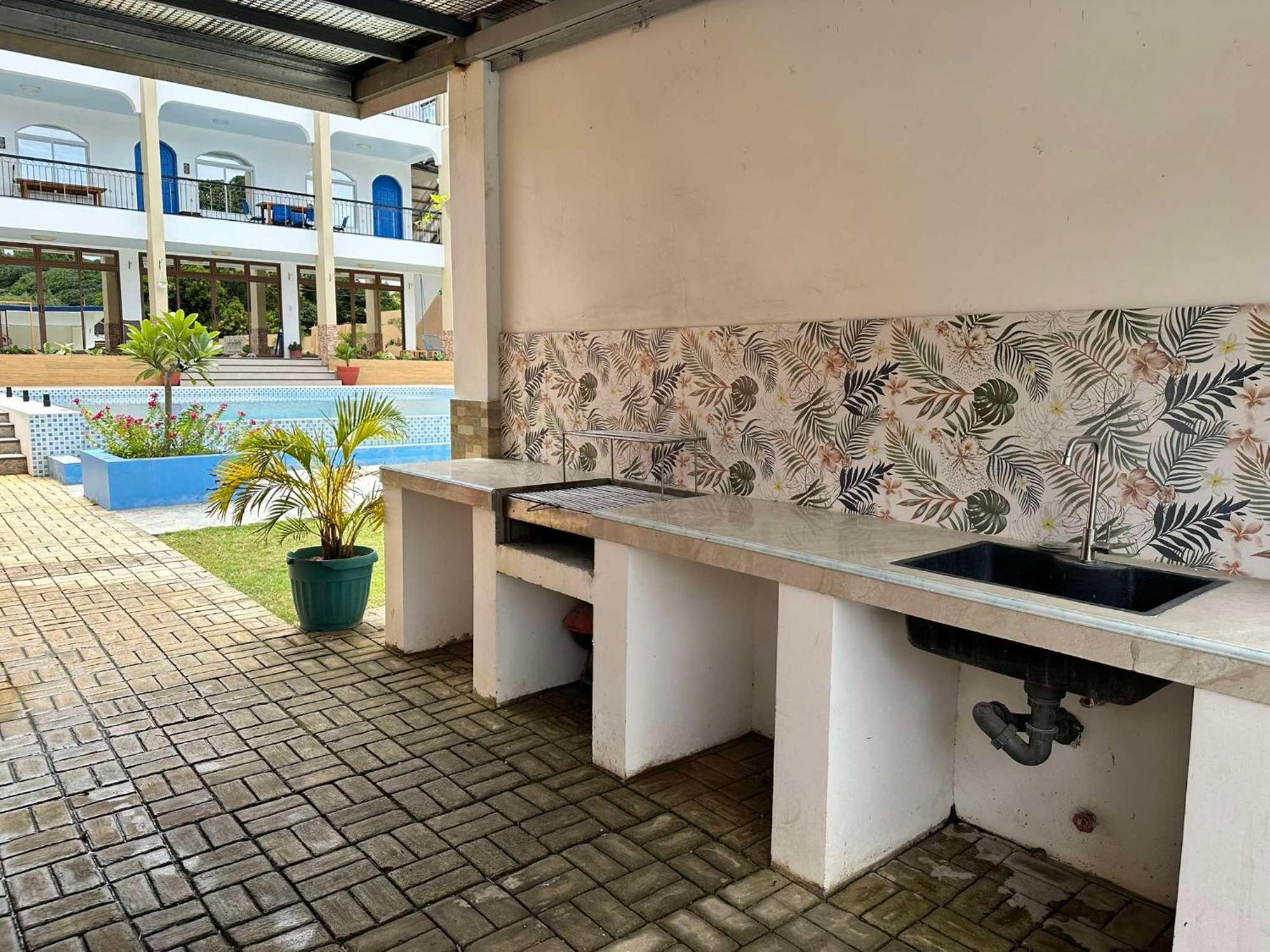 Aina Hannah Family Resort'S Greek Unit Calatagan Esterno foto
