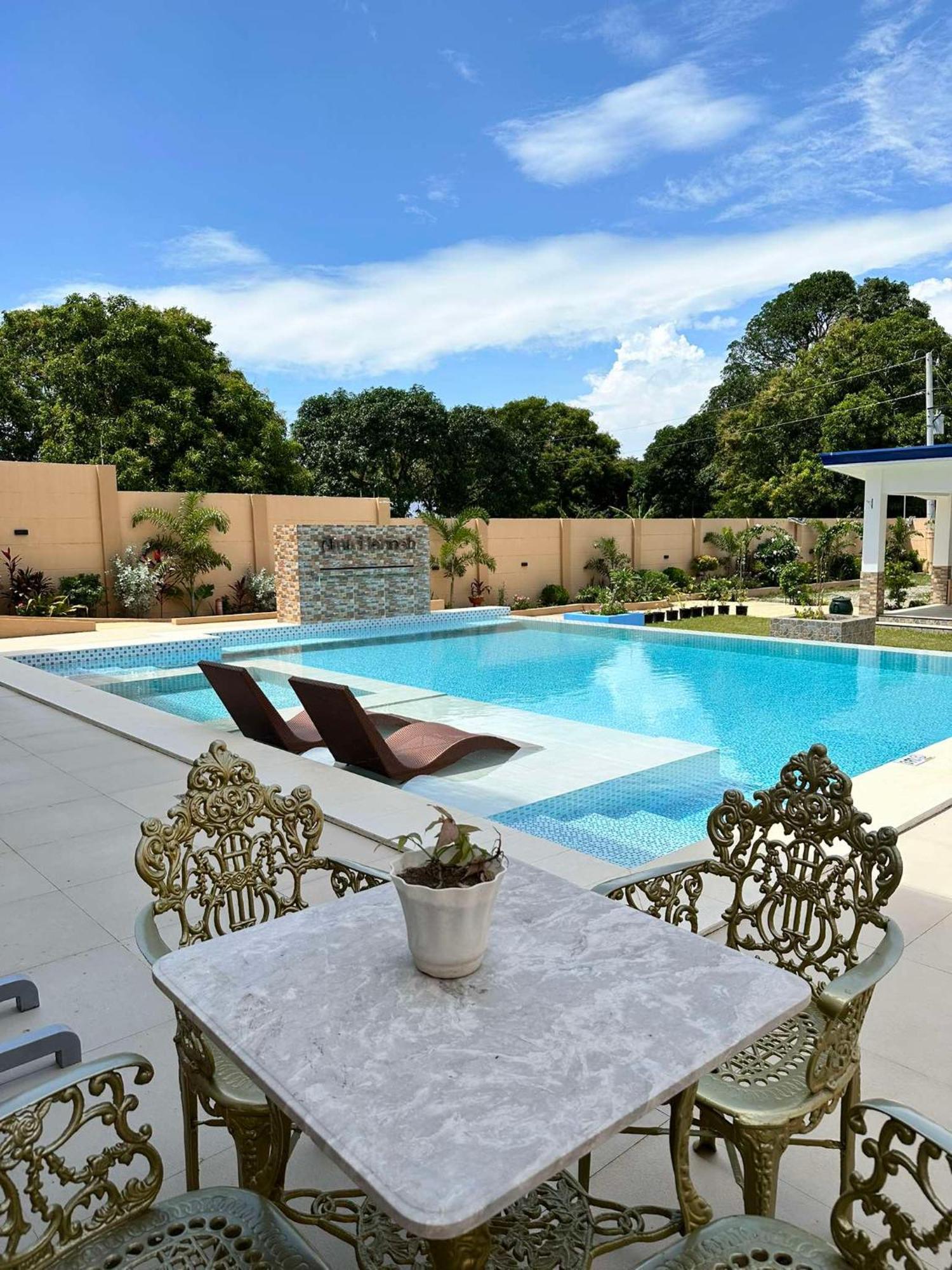 Aina Hannah Family Resort'S Greek Unit Calatagan Esterno foto